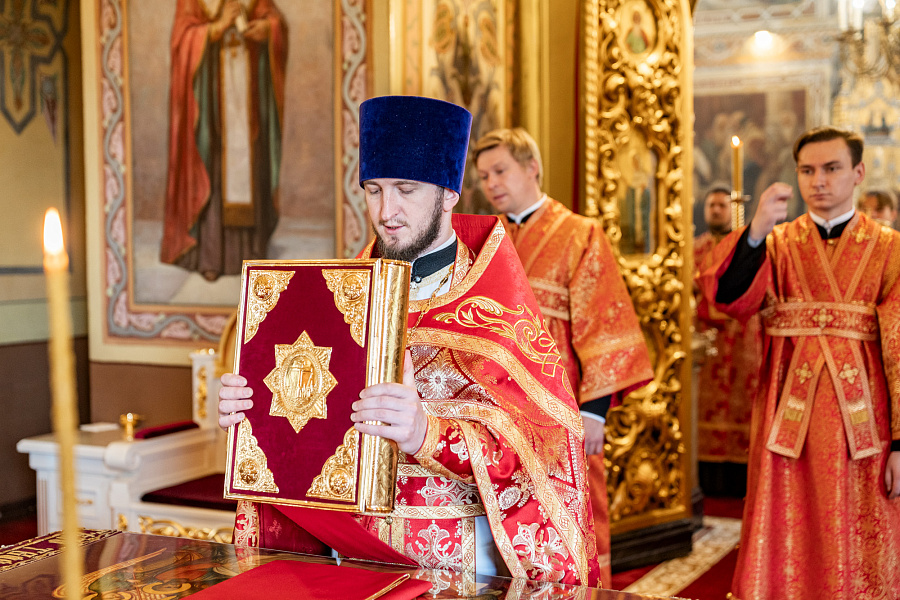 Божественная литургия в день отдания праздника Пасхи в Троицком кафедральном соборе Подольска